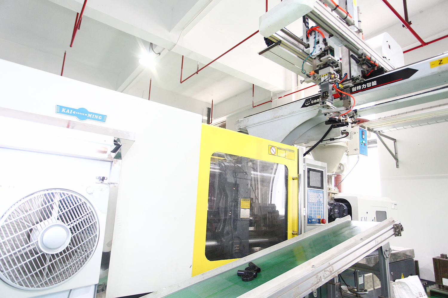 Second floor: injection molding workshop Second floor: injection molding workshop